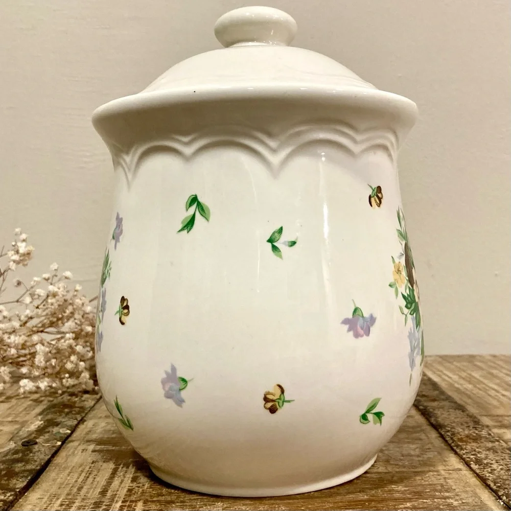 9” Tall Vintage Ceramic Canister Floral Container Storage Grandmacore Kitchen - Picture 9 of 15